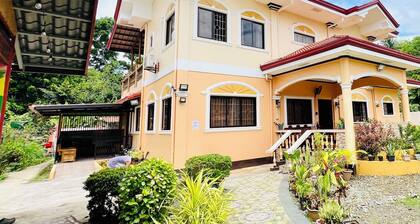 Chateau La Princesa with lovely garden & bar "family friendly villa"