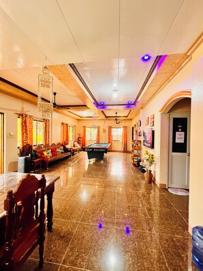 Game room - Chateau La Princesa with lovely garden & bar "family friendly villa" (Puerto Princesa City)