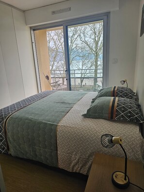 1 soverom, strykejern/-brett, wi-fi (inkludert) og sengetøy