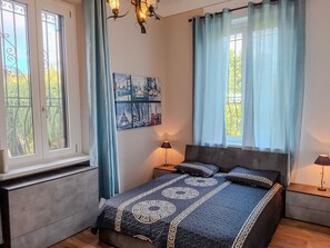 2 bedrooms, desk, free WiFi, bed sheets