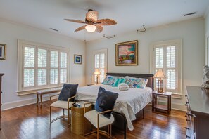 4 bedrooms, iron/ironing board, internet, bed sheets