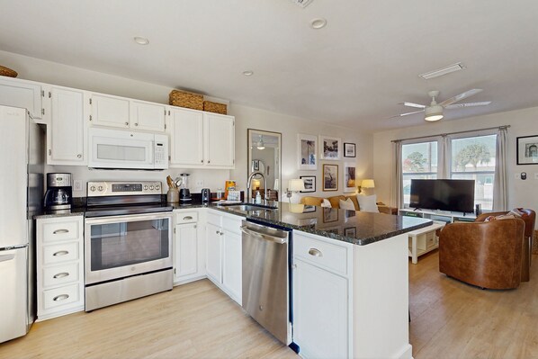 Frigorífic, microones, forn i placa de cuina 