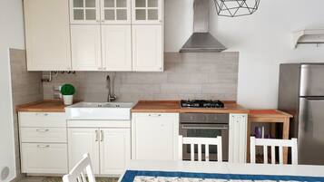 Réfrigérateur, four, plaque de cuisson, lave-vaisselle