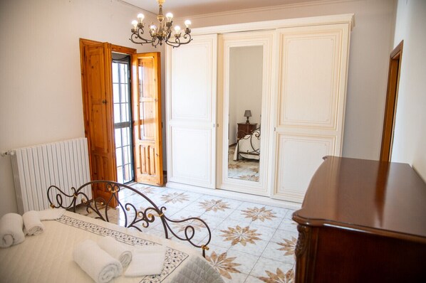 3 bedrooms, WiFi, bed sheets