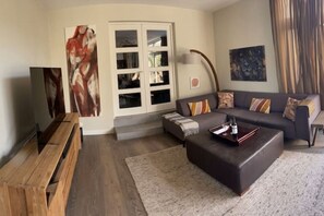 Smart TV, books, computer monitors, printers - Modern House with Garden near Amsterdam (Eemnes)