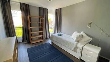 3 Schlafzimmer, Schreibtisch, Bügeleisen/Bügelbrett, kostenloses WLAN