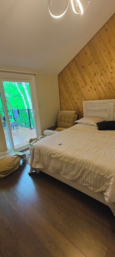 Marvelous 4-bedroom lake front cottage in Rosseau