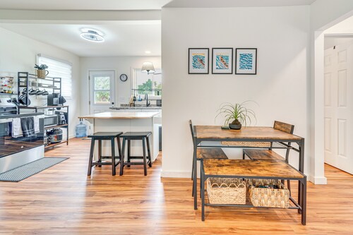 1 Block to Heart of Hilo: Fully Renovated Home
