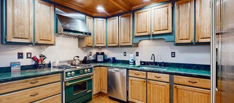 Spacious dog-friendly house w/private hot tub, foosball, deck & firepit