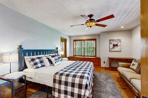 5 bedrooms, internet, bed sheets