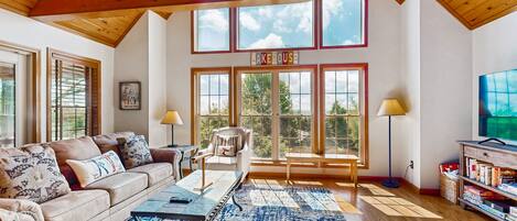 Télévision, cheminée, jeux vidéo, baby-foot