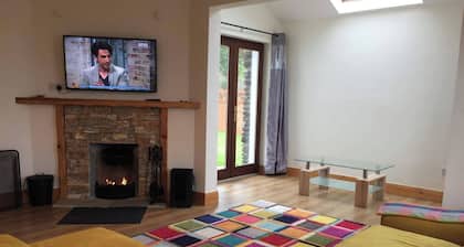 Dingle Holiday Haven - Comfortable 3 Bedroom House