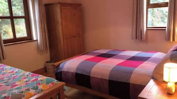 House | 3 bedrooms, free WiFi, bed sheets