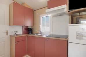 Frigorifero, microonde, piano cottura, macchina per tè/caffè