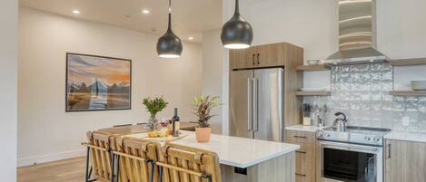 House (5 Bedrooms) | Front of property