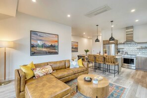 House (5 Bedrooms) | Interior - 2 Units Deck, Hot Tub, Minutes to Old Bend 1212 Skyline Ranch by Avantstay (Bend)