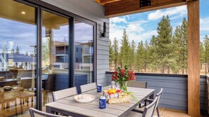 Interior - 2 Units Deck, Hot Tub, Minutes to Old Bend 1212 Skyline Ranch by Avantstay (Bend)