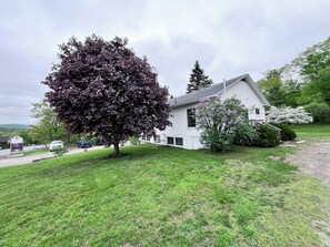 Exterior - Charming 2-bedroom apartment in enchanting Livermore Falls with WiFi (Livermore Falls)