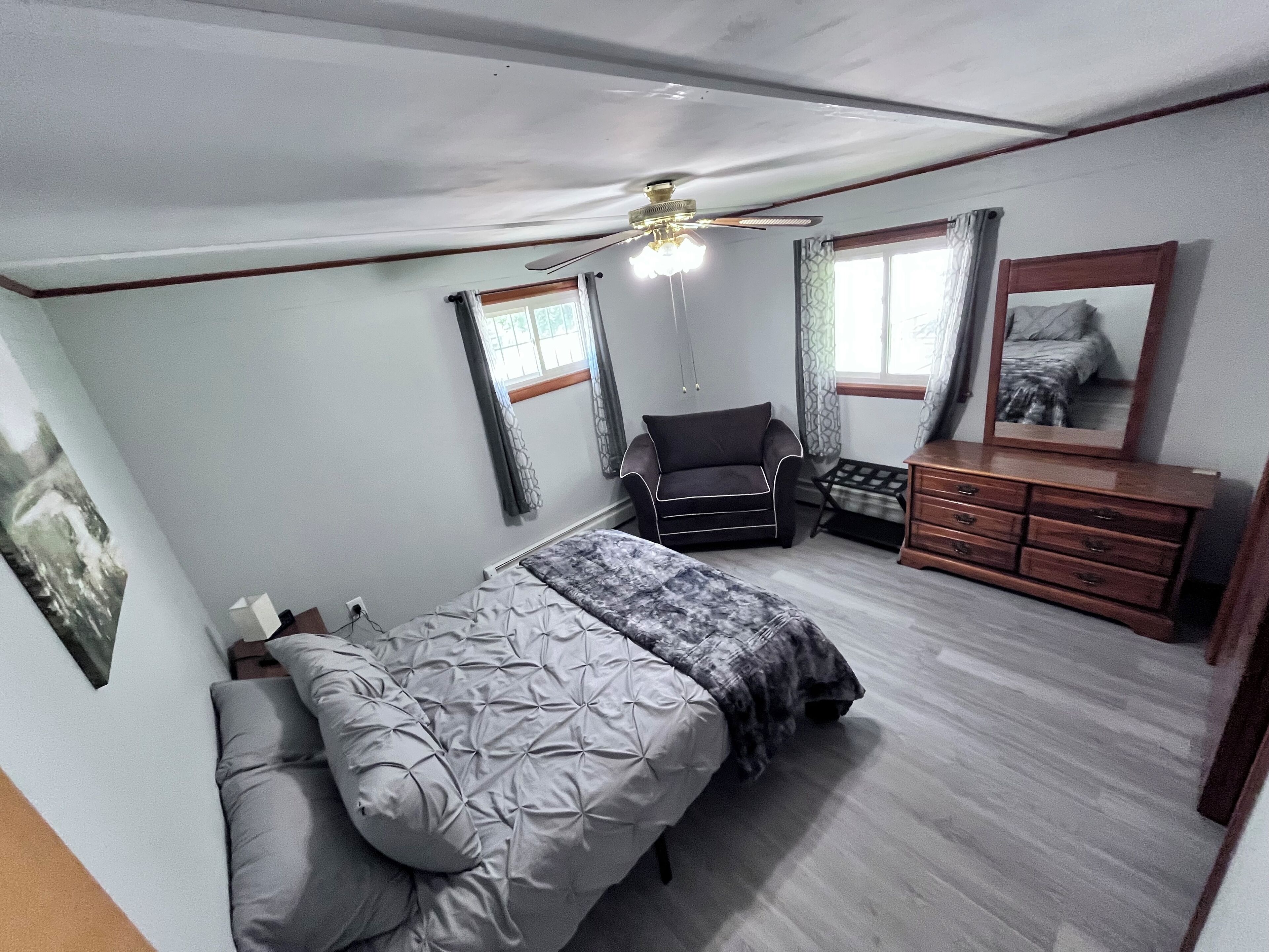 2 chambres, fer et planche à repasser, Wi-Fi, draps fournis