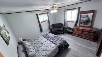 2 makuuhuonetta, silitysrauta/-lauta, ilmainen Wi-Fi, vuodevaatteet