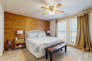 3 habitaciones, tabla de planchar con plancha, internet y ropa de cama 