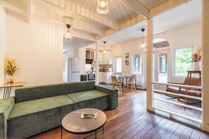Living area - Quiet balcony, close to train station Hotel Lefort (Guingamp)