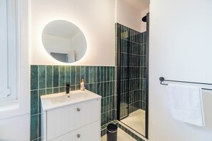 Handtücher, Seife, Toilettenpapier