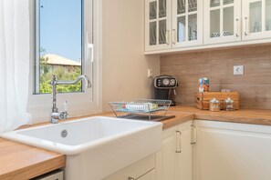 Interior - Apartment 'Stathis Home' with Mountain View, Wi-Fi and Air Conditioning (Exanthia)