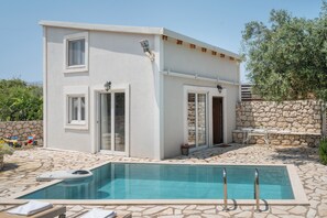 Pool - Apartment 'Stathis Home' with Mountain View, Wi-Fi and Air Conditioning (Exanthia)