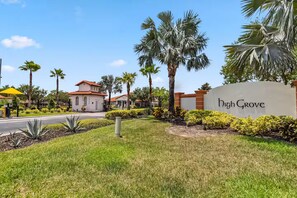 Property grounds - Tuscan Style Villa / Near Disney (Clermont)