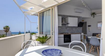 Ferienwohnung 'Attico' mit Meerblick, Wi-Fi und Klimaanlage
