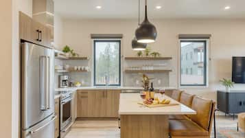 House (5 Bedrooms) | Interior