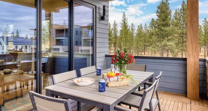 2 Units Minutes to Old Bend Deck + Hot Tub 1216 Skyline Ranch by Avantstay