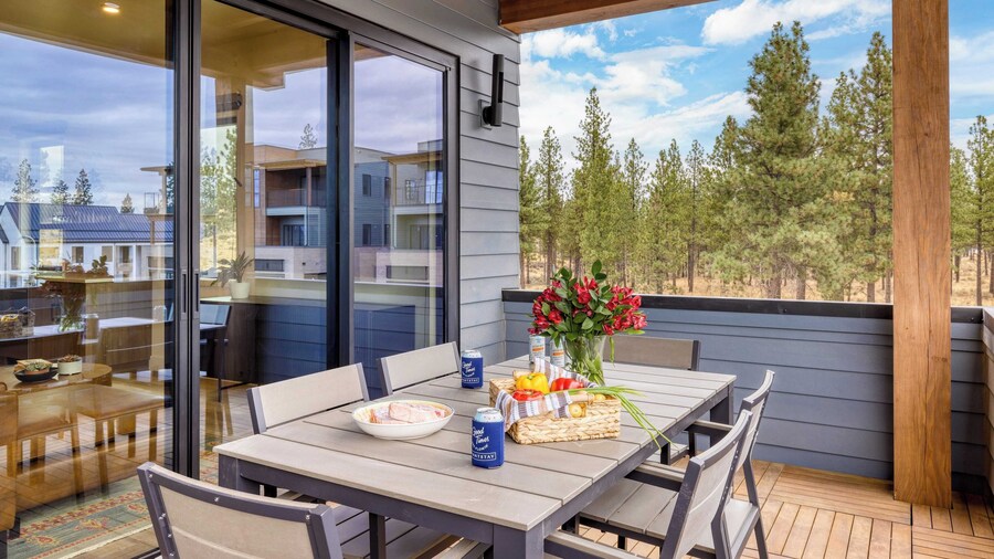 2 Units Minutes to Old Bend Deck + Hot Tub 1216 Skyline Ranch by Avantstay