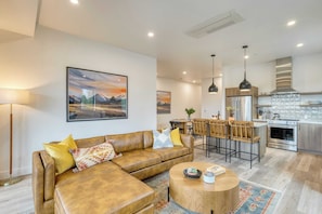 House (5 Bedrooms) | Interior