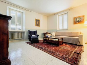 Talo, parveke, näköala laaksoon | Oleskelualue