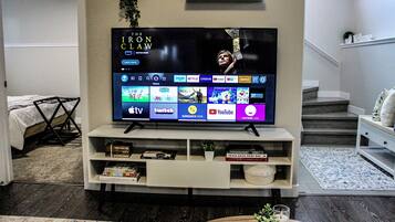 2 sovrum, skrivbord, strykjÀrn/strykbrÀda och resesÀng