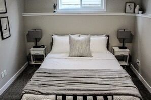 2 bedrooms, desk, iron/ironing board, travel crib - Home away from home (Grande Prairie)