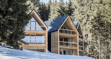 Chalet 'Mitteregge' with Mountain View, Shared Garden and Wi-Fi