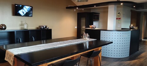 Pico Blue Ocean – Elegant Oceanfront Escape on Avenida do Mar