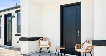 3BD | Free Parking | 75" Smart TV | 2BR | 2Bath