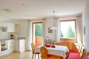 Køleskab, ovn, kogeplade, opvaskemaskine