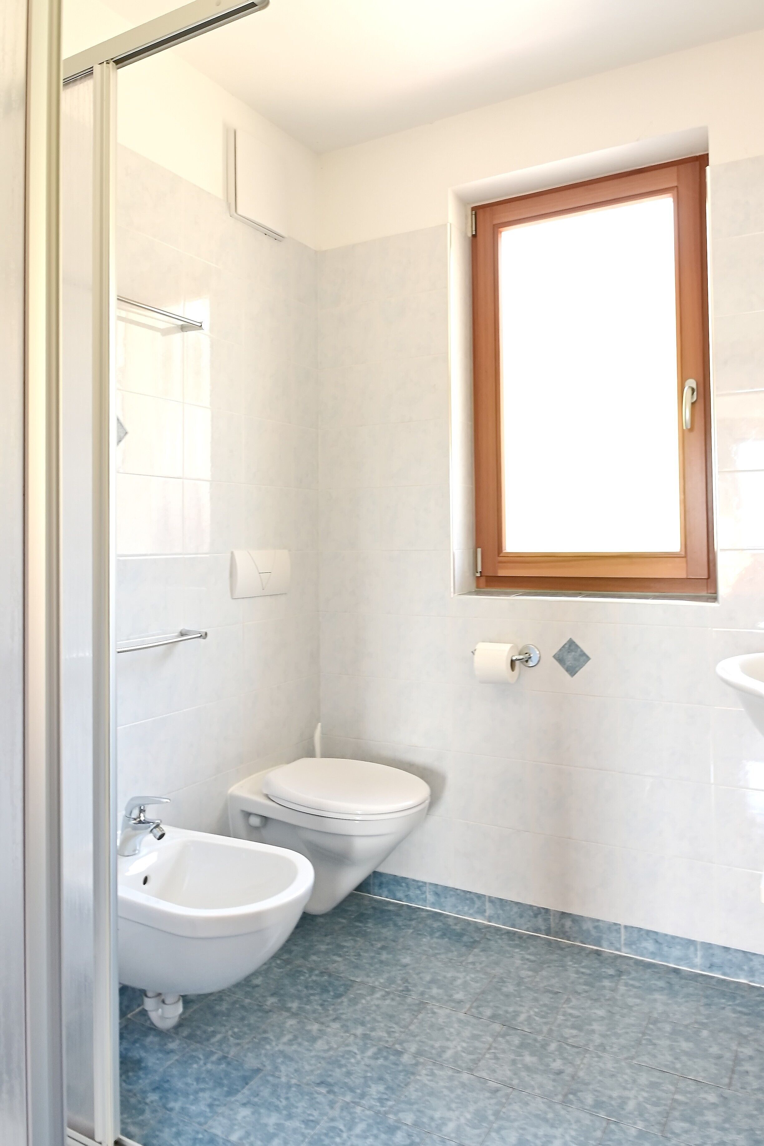 Een douche, handdoeken