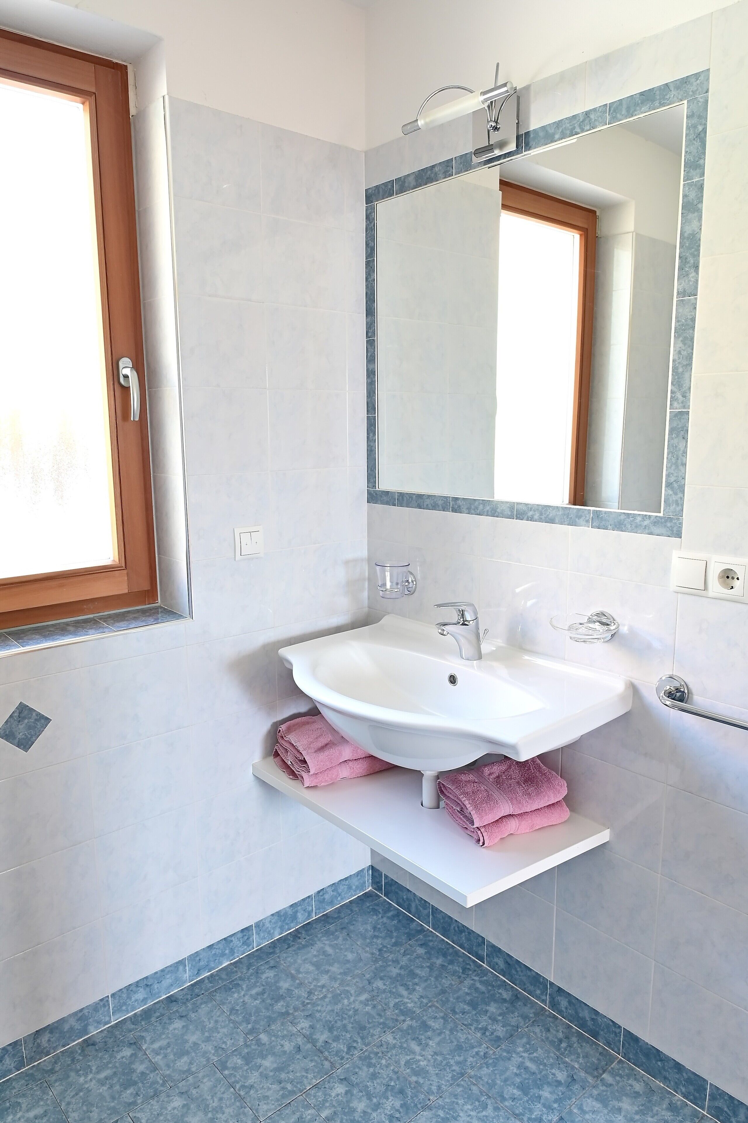 Douche, serviettes fournies