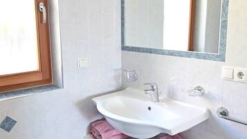 Douche, serviettes fournies