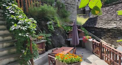 Ferienwohnung 'Casa Del Cios' mit Bergblick, privater Terrasse und Wi-Fi