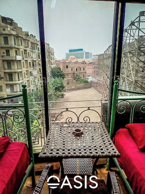 Habitación Deluxe con 1 cama matrimonial o 2 individuales, vista a la ciudad | Decoración personalizada, wifi gratis y ropa de cama