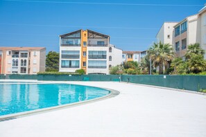 Pool - Apartment 'T2 Meublé 38m² Loggia' with Shared Pool, Private Terrace and Shared Garden (Fréjus)