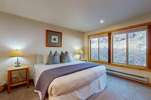 2 bedrooms, internet, bed sheets