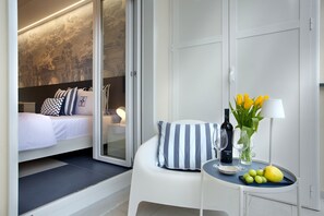 3 室のベッドルーム、WiFi (無料)、ベッドシーツ